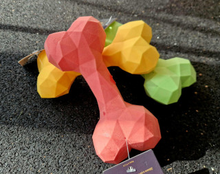 Gumová kost barevná 15cm